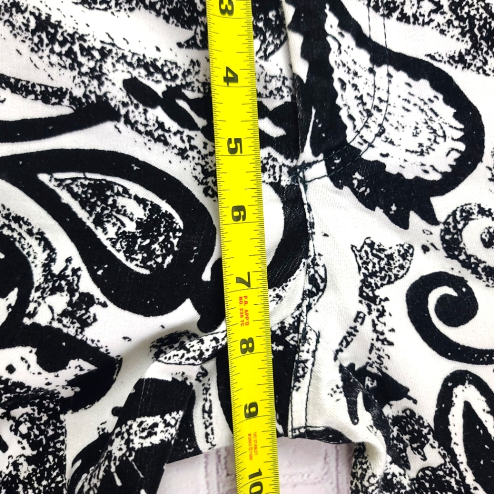 Alice + Olivia Women's 4 Black and White Paisley Cropped Ankle Pants - Picture 11 of 16